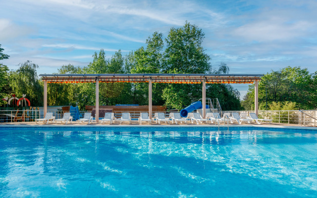 Yuzhnyij Parus Resort Hotel