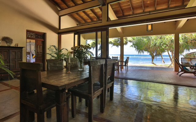 South Point Villa - 3 bedroom Beach Front Villa