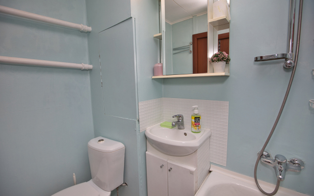 Odnokomnatnaya Nedaleko Ot Metro Ulitsa Akademika Yangelya Apartments
