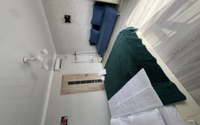 Leona Guest House