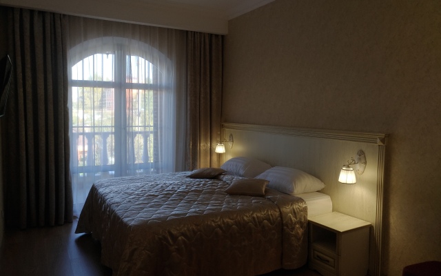 8 Avenyu Hotel