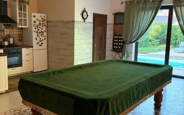 Частный дом в горах на берегу реки