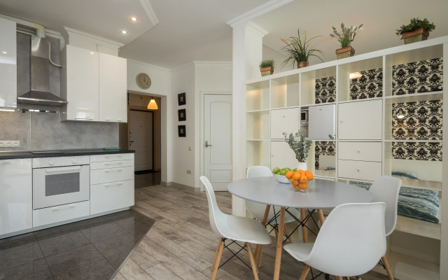 Na Bogdana Khmelnitskogo 10 Flat