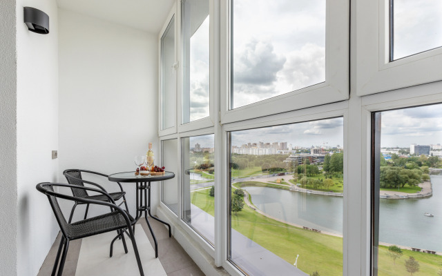 Stilnye s Vidom na Reku Apartments