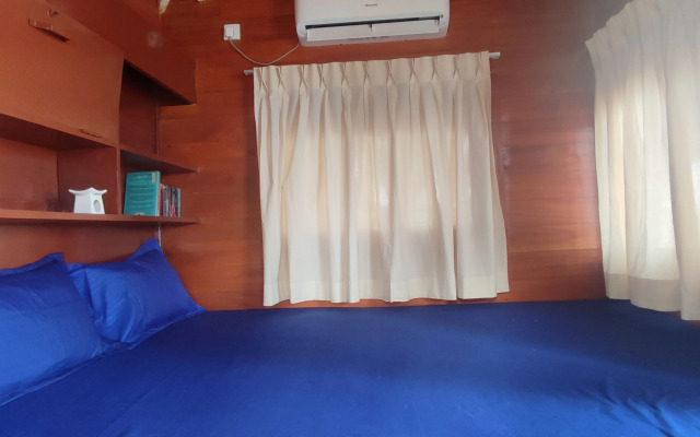 Tomorrowland Beach Villas & Fisherman's Wharf Restaurant Mini Hotel