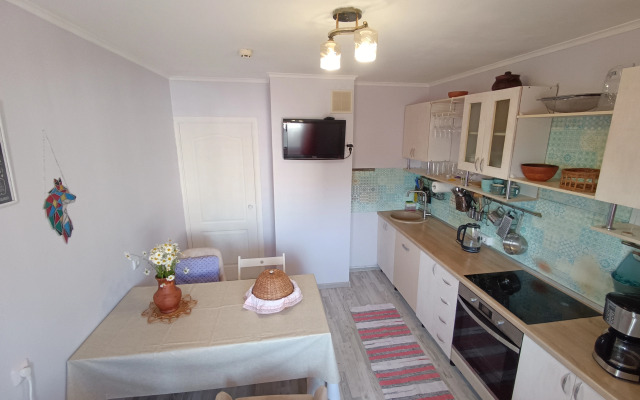 Uyutnaya 2-Khkomnatnaya Na Rechnoy Naberezhnoy Flat