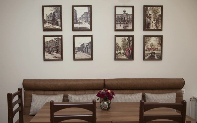 Hin Yerevantsi Hotel