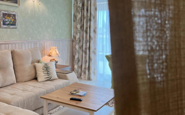 Апартаменты Олива с зоной патио и отдельной спальней