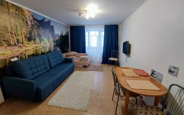 Апартаменты Студия с балконом у ТЦ Колумб