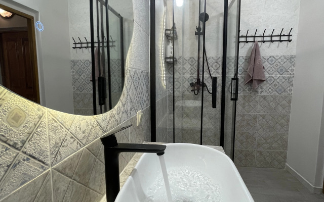 Zamok U Khudozhnika Guest House
