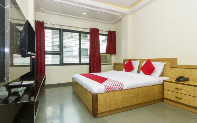 New Uttam Hira Palace Hotel
