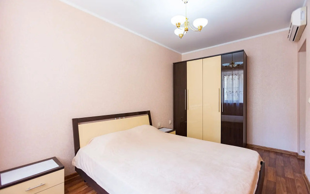 V Tsentre po Boyevoy 36/1 Apartments