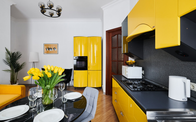 GM YArkaya Trekhkomnatnaya u Krasnoj Ploshchadi Apartments