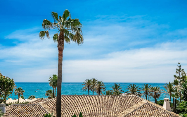 All About Villa Puente Romano