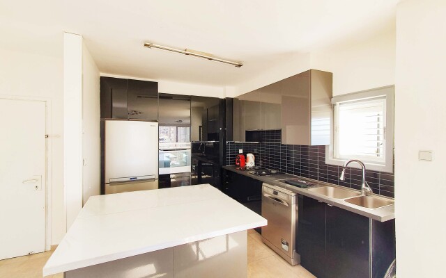 Charming 3 Bdr Sea View Bat Yam #B5 Apartments