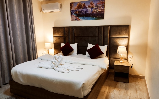 Golden Hotel