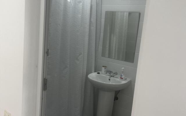 Dvukhmestny S Balkonom I Vannoy Komnatoy Apartment