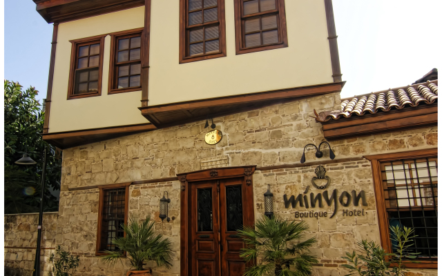 Minyon  Hotel