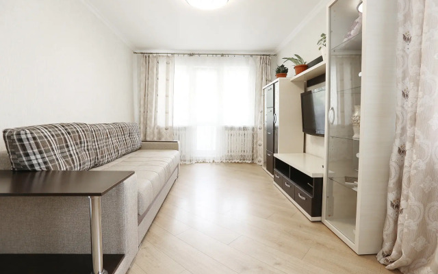 Квартира Уютная 2-ком. около Парка Челюскинцев