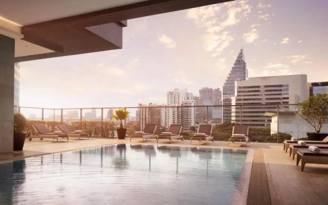Отель Oriental Residence Bangkok