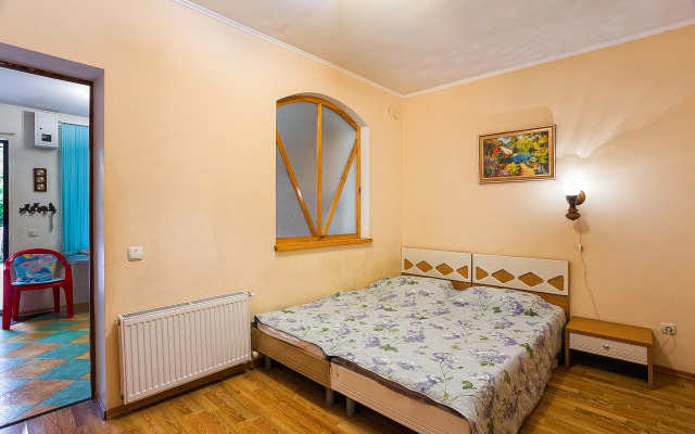 Квартира с видом на море и храм