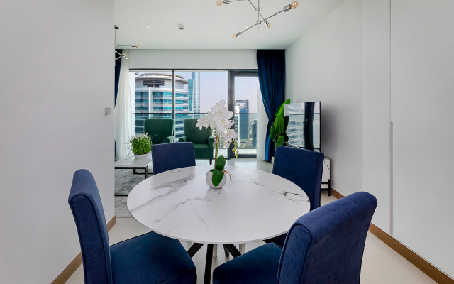 Stylish 2br with Marina Views Apartments