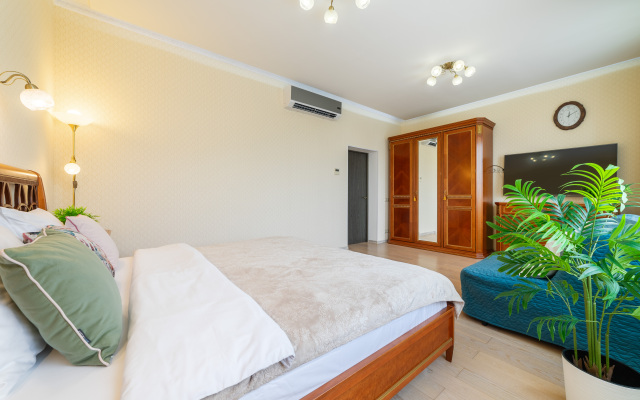 S Dvumya Terrasami I Basseynom Flat