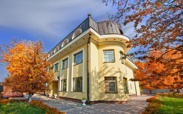 Neftyanik Na Tolstogo Business Hotel