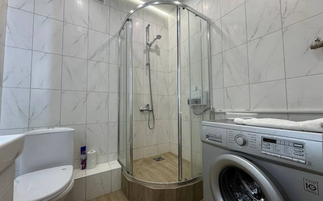 Yousinn Serafimovicha 8 Kv 4 Apartments