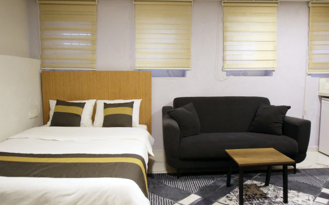 Basement With Fast WiFi And AC Apartments