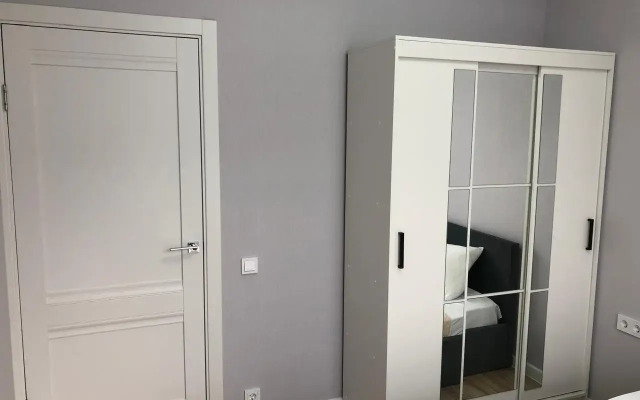 Uyutnaya Svetlaya Kvartira Vo Flore 1 Flat