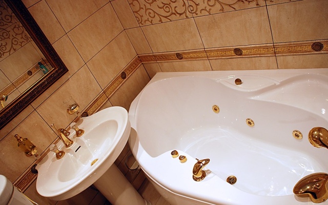 Na Irtyshskoy Naberezhnoy 13 Apartments