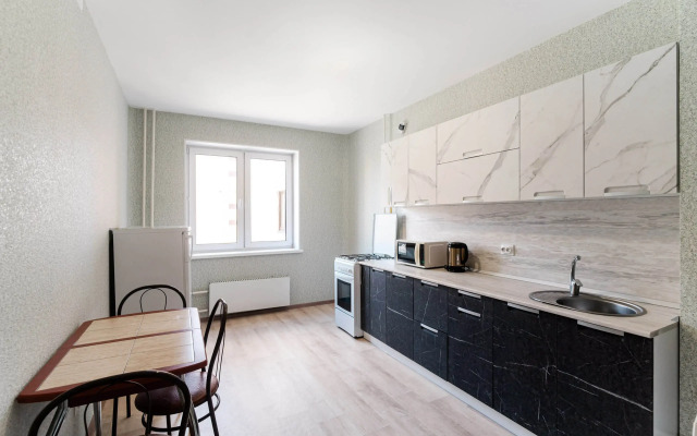 V Novom Dome Flat
