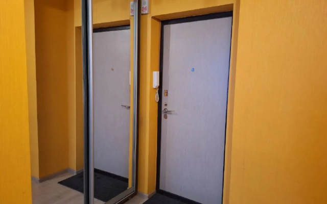 Kvartira v Centre Goroda v 10 Minutah ot Vokzala Versal' Apartments