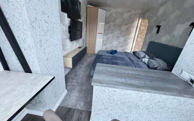 Tryokhkomnatnaya Flat