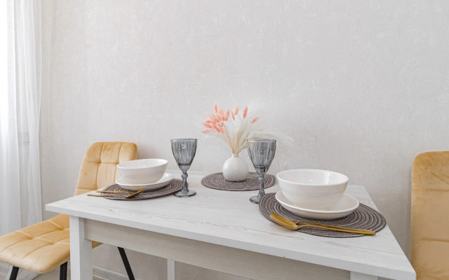 Svetlye I Uyutnye Ryadom S Ekspo Apartments