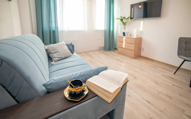 Квартира Евро-Двухкомнатная BeGuest на Академика Ландау 36