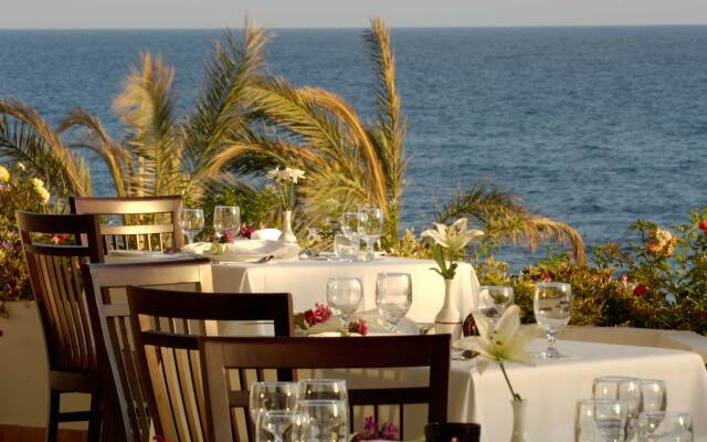 Constantinou Bros Athena Royal Beach Hotel