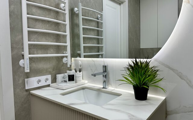 Dizaynerskaya Ryadom S Morem I Krasivym Vidom Flat