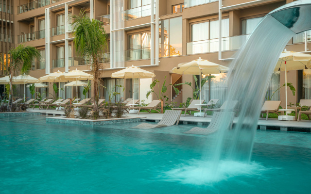 Prive Suite Side & Spa  (Adult Only 16+)