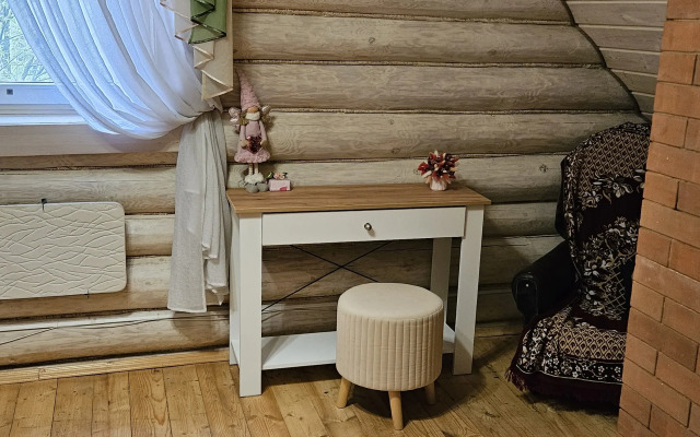 V 5 Minutakh Ot Reki Volgi Private house