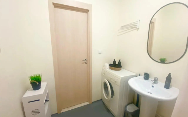 Biryuzovaya Nedaleko ot Centra Ryadom s Metro Flat