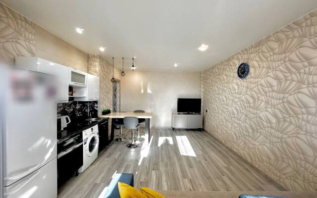 Euro Two-bedroom Apartment Near the railway station