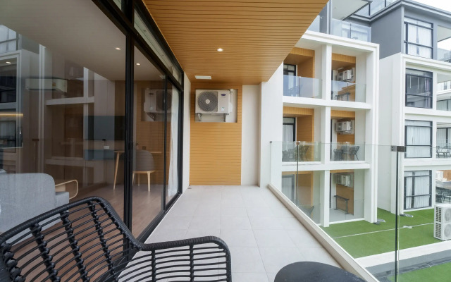 Pool View 1310 Wyndham Condo Apartments