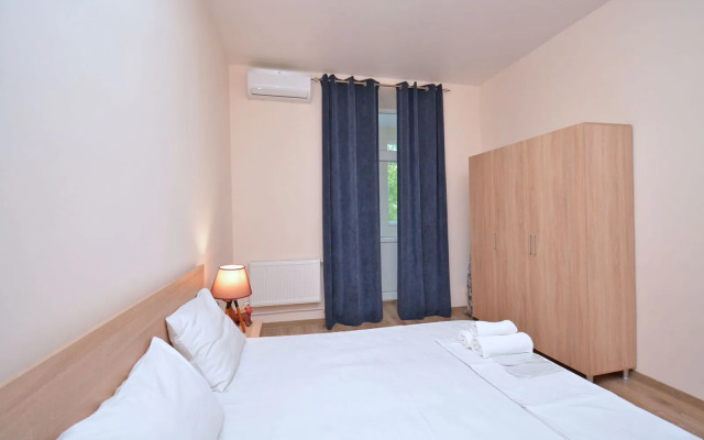 Perte House Apartment's on Spendaryan 5 Street Apartments