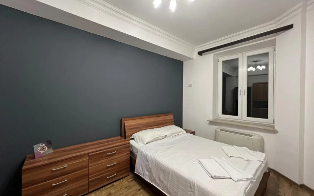 Trekhkomnatnaya Prostornaya na Severnom Prospekte, Hh556 Flat