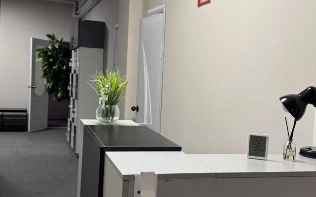 Luchshiy  Na Zhandosova Hostel