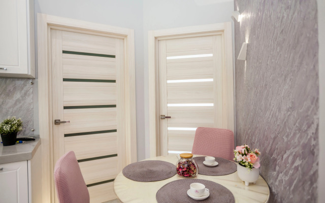 U Morya S Basseinom v Zhk Solnechniy apt31 Apartment