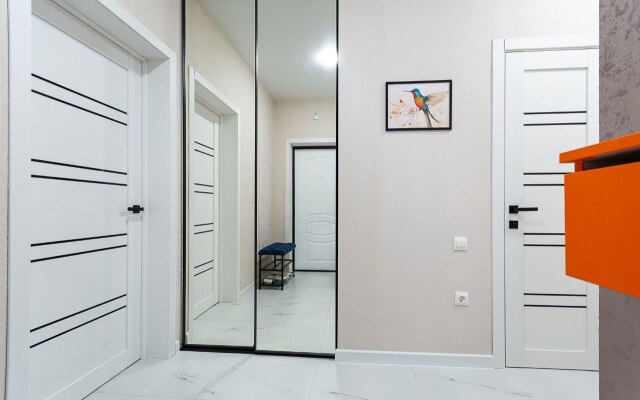 Kolibri Ryadom s Parkom Galitskogo Flat