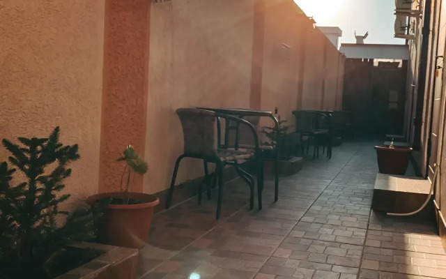 Yuliana Guest House